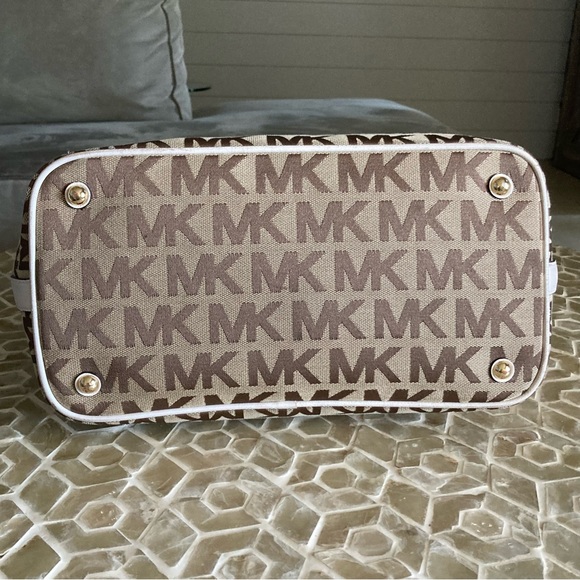 Michael Kors Brown Monogram Jet Set Jaquard Tote - Picture 7 of 13